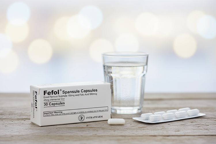 کپسول مکمل غذایی همراه با آب برای مصرف روزانه